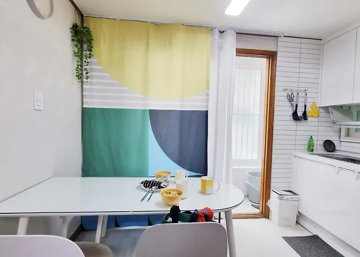 Hongdae&sinchon 10min Cozy House With 2 Bedrooms Apartment Seoul