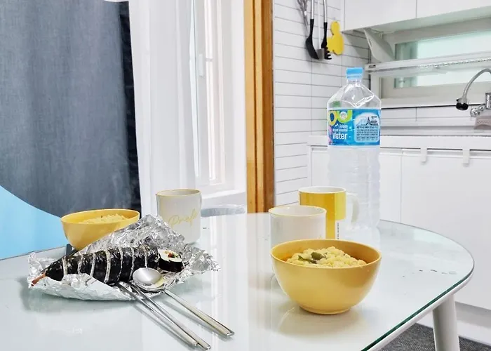 Hongdae&sinchon 10min Cozy House With 2 Bedrooms