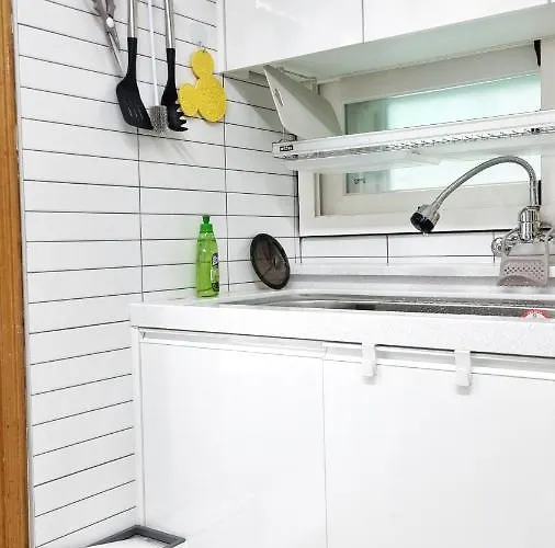 Hongdae&sinchon 10min Cozy House With 2 Bedrooms * Seoul