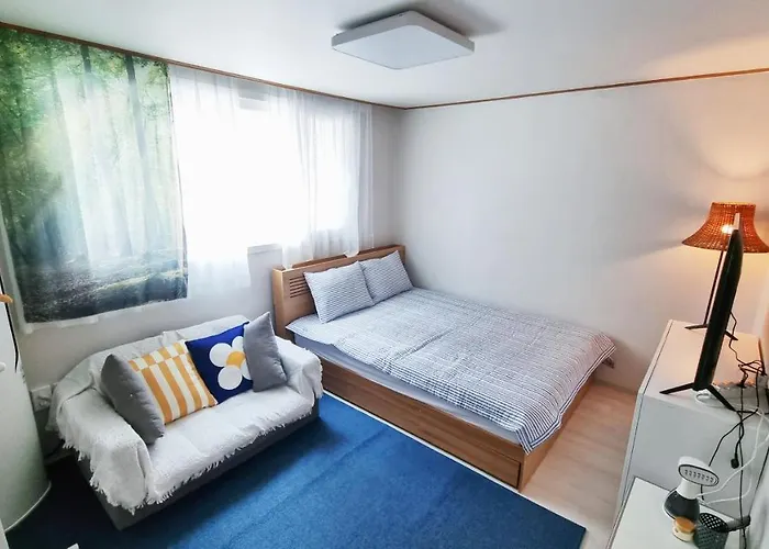 Hongdae&sinchon 10min Cozy House With 2 Bedrooms Seoul
