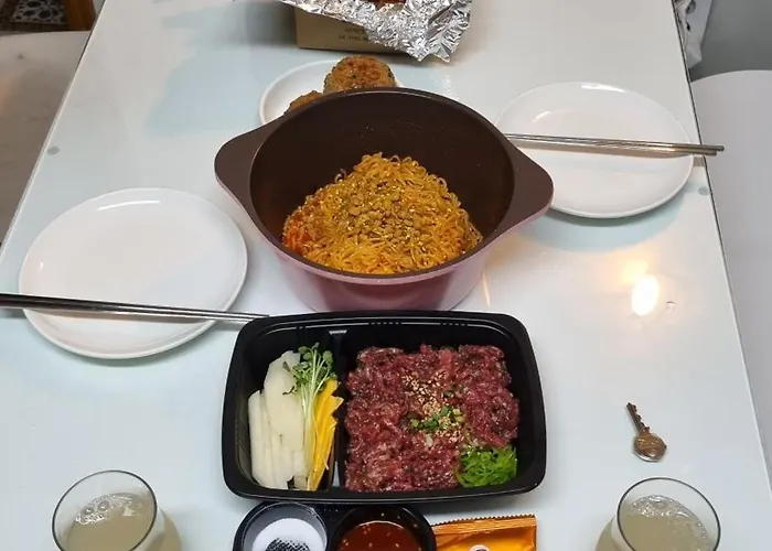 Hongdae&sinchon 10min Cozy House With 2 Bedrooms *