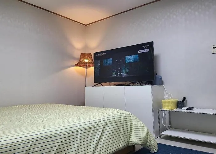 Hongdae&sinchon 10min Cozy House With 2 Bedrooms